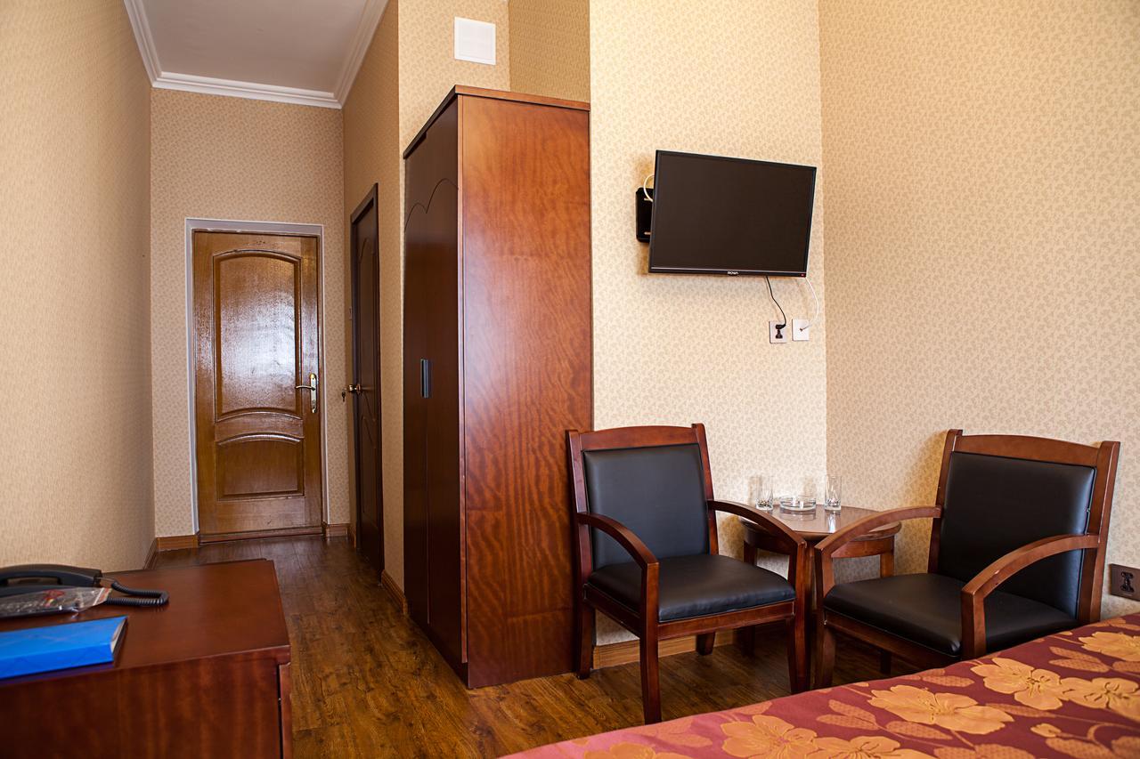 Hotel Topaz Asztana Kültér fotó