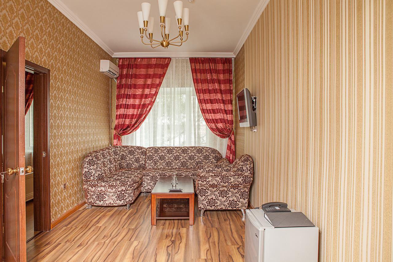 Hotel Topaz Asztana Kültér fotó