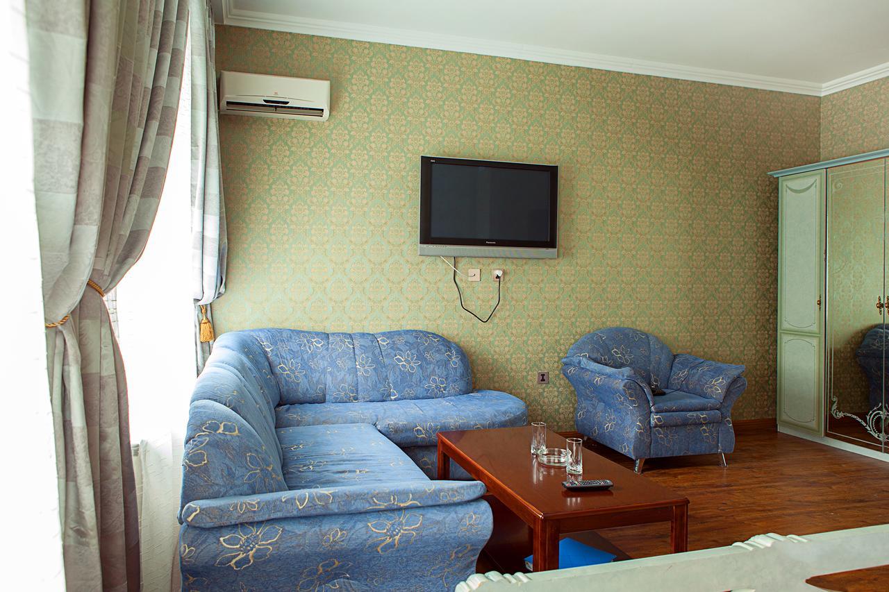Hotel Topaz Asztana Kültér fotó