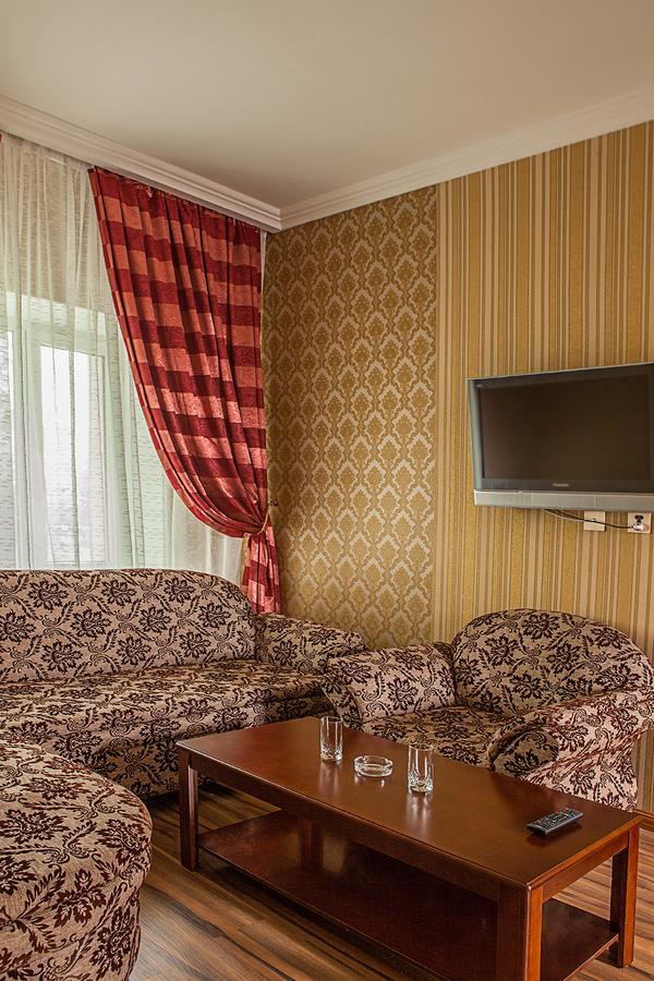 Hotel Topaz Asztana Kültér fotó